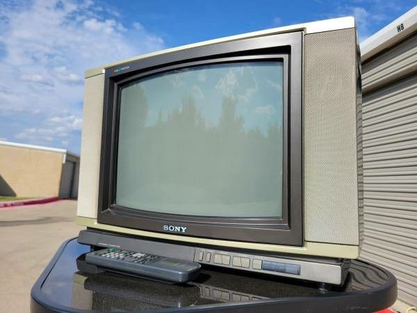 Sony Trinitron 19” CRT TV Wood Grain Retro Gaming AV Input w/ Remote