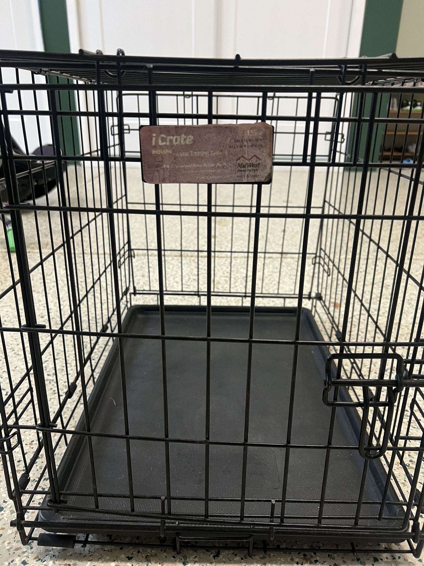 Medium Dog Crate Size 24.8” x 17.9” x 19.5”