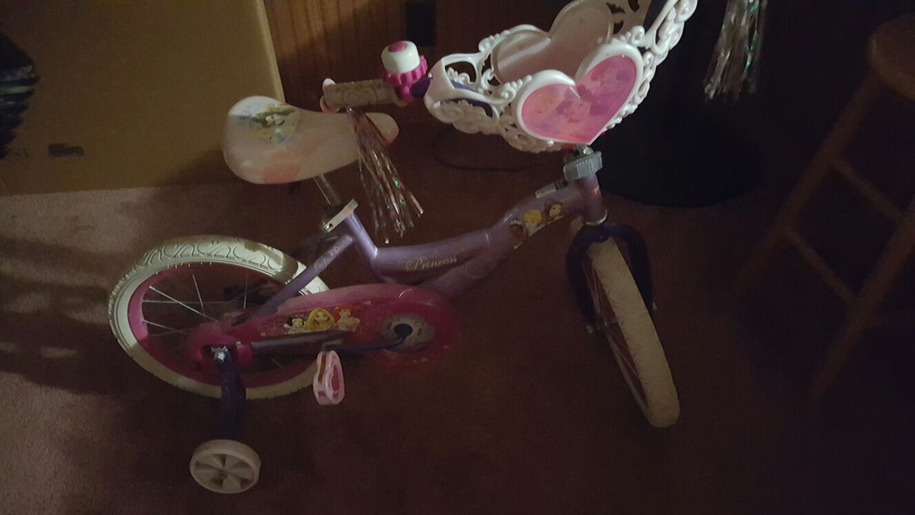 Girls Princess Bike with training wheels can be taken off, kept indoors