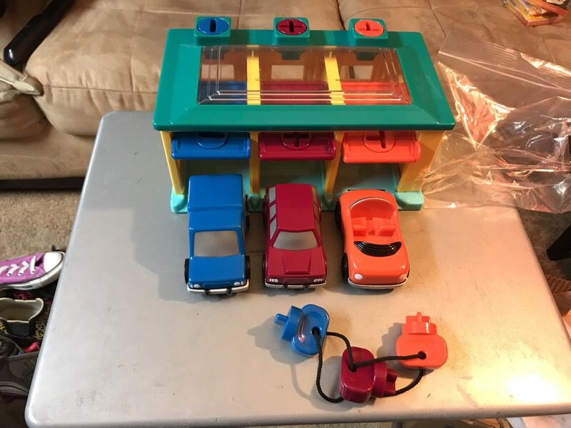 Toy car garage with the keys