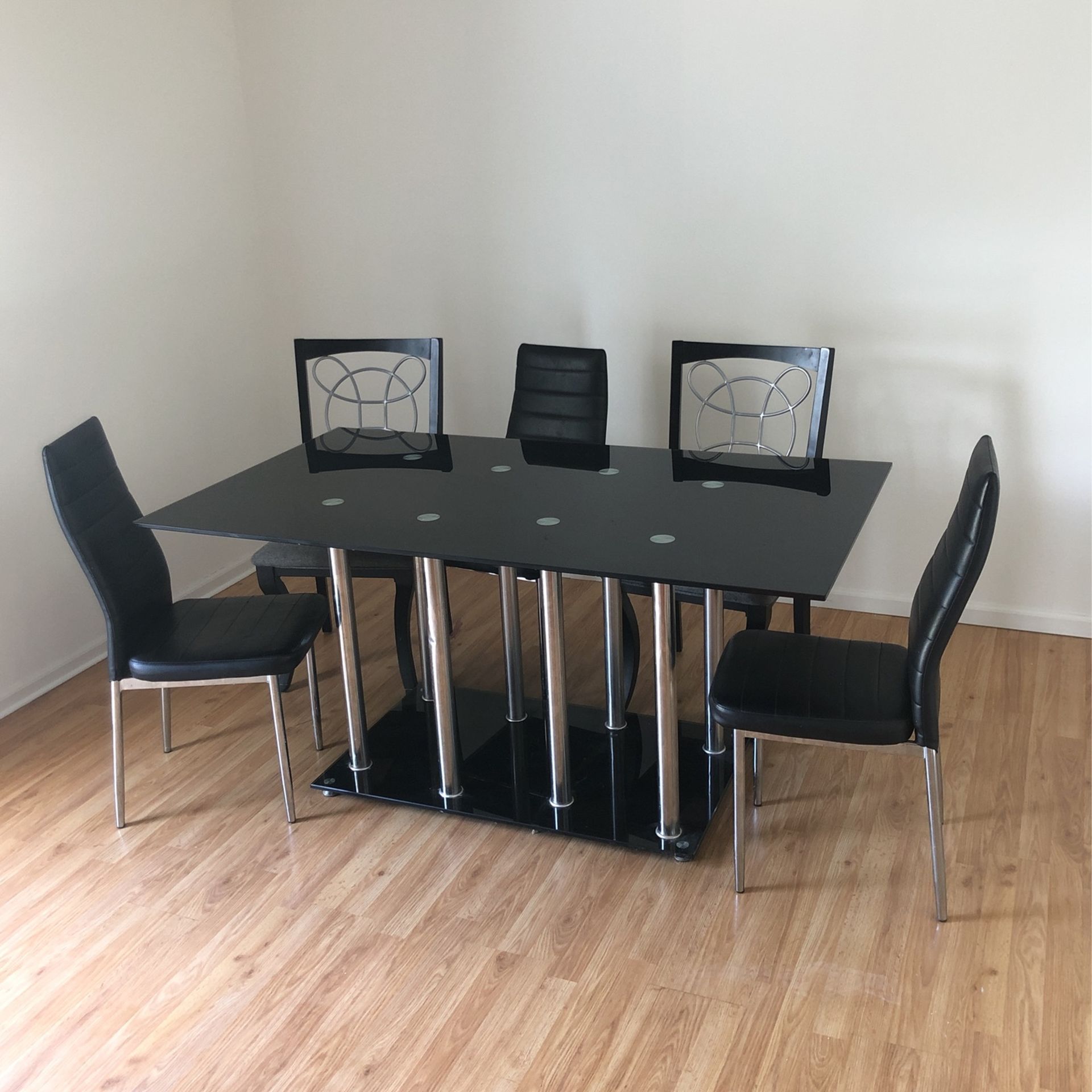 Dining Table 5 Chairs 