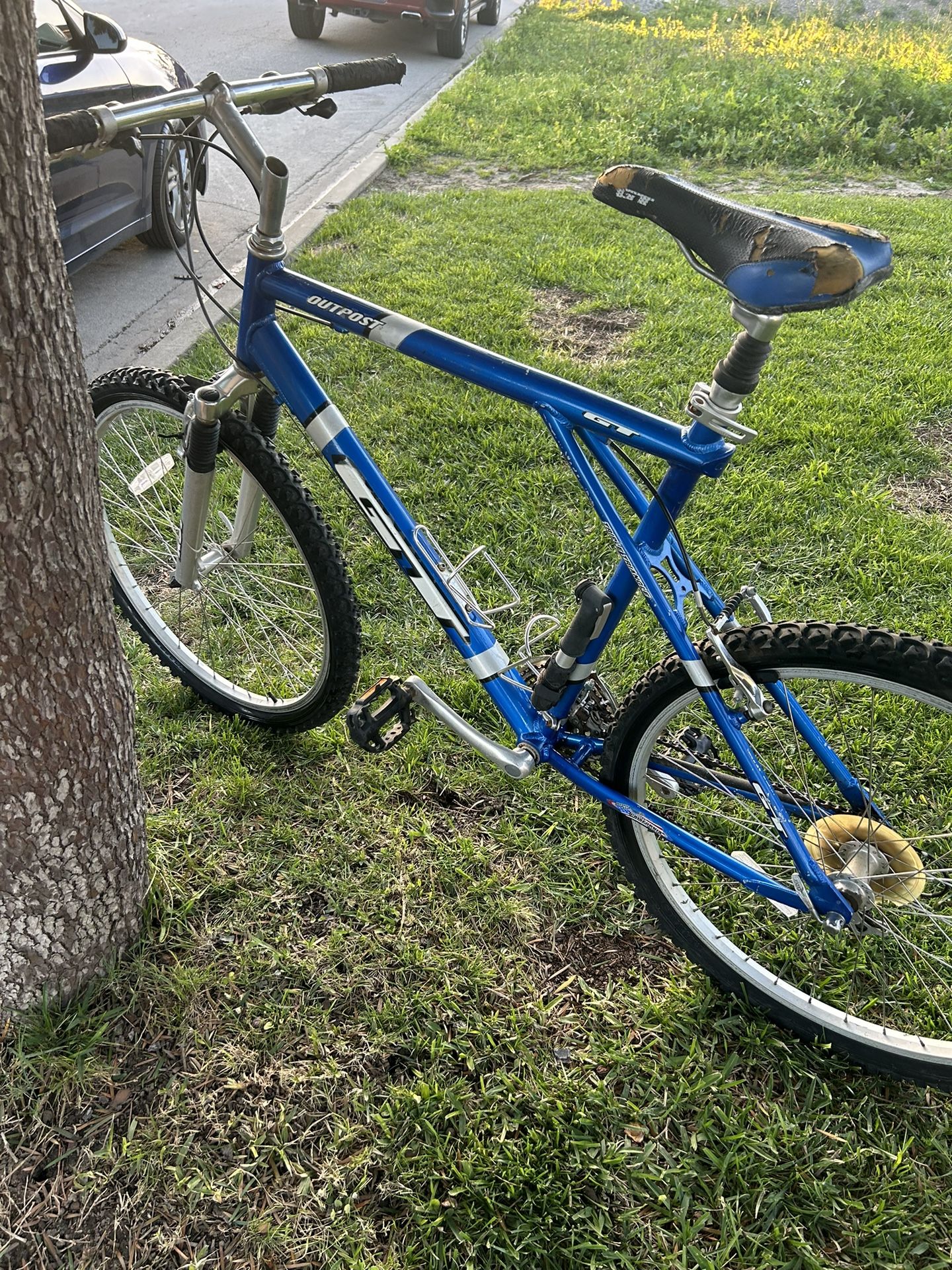 2000 GT OUTPOST TRIPLE TRIANGLE MOUNTAIN BIKE 23”FRAME 26”TIRES