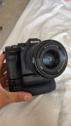 Sony a7riv with 24-70mm Mirrorless Lens