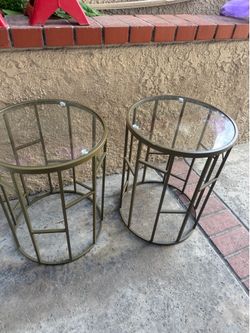 Set of 2 matching night stands