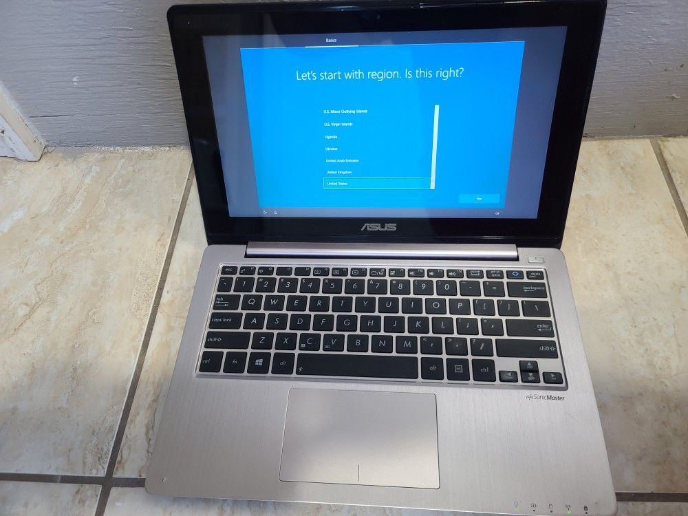 ASUS X202E Touchscreen LAPTOP WORKS GREAT