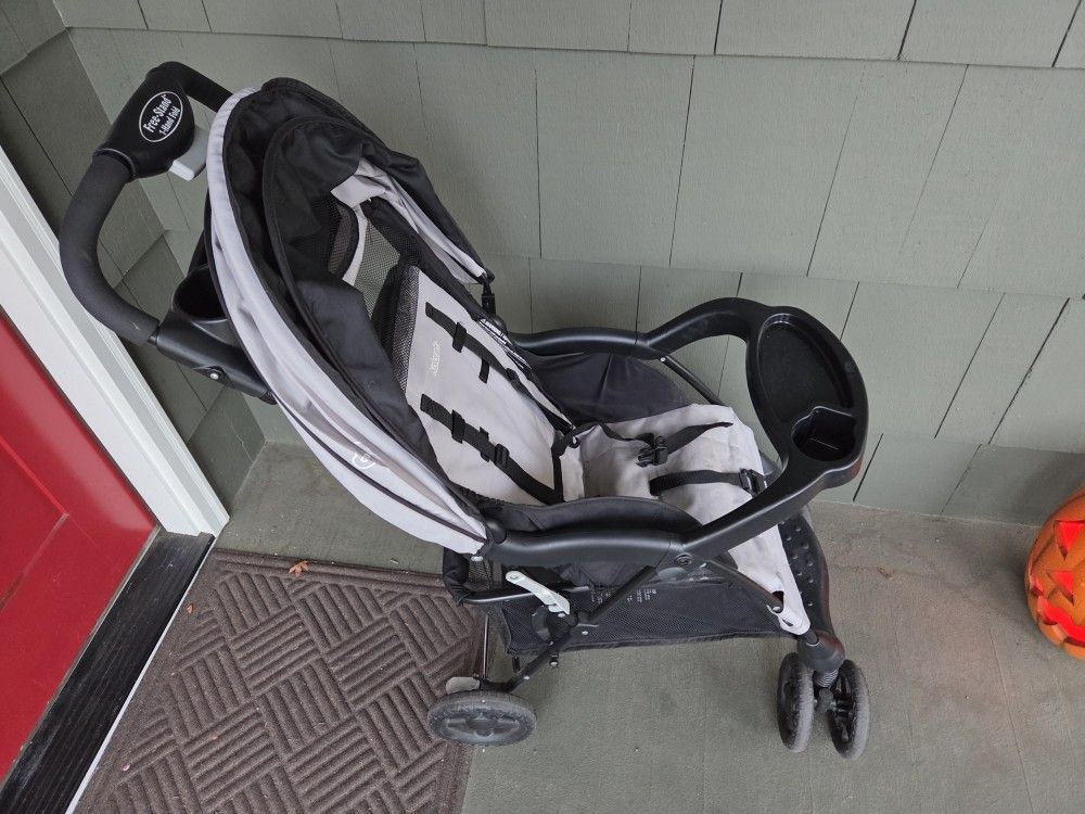 Kolcraft Cloud Plus Lightweight Stroller