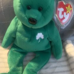 Very Rare Ty Erin Plush Green Beanie Baby with a Shamrock Emblem on Left Chest i