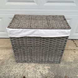 Dual laundry hamper like new