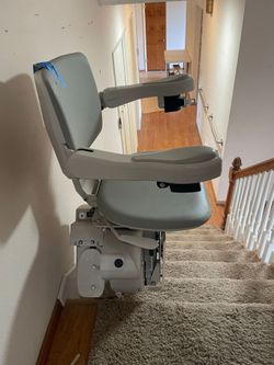 Half stair lift