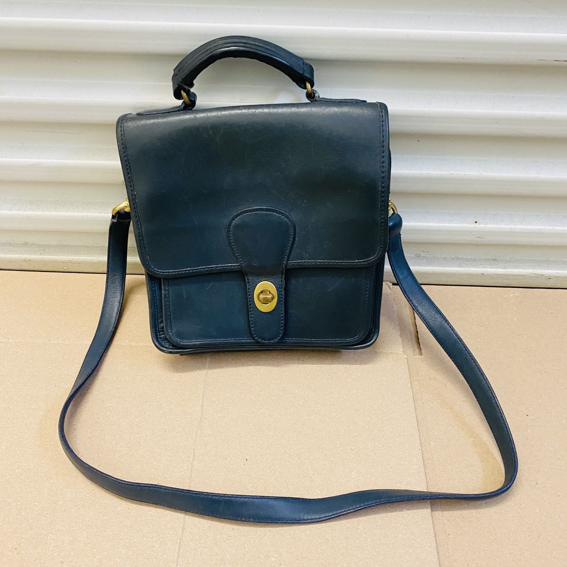 Vintage COACH Turn Lock Leather Station Dark blue Bag Model 202-02