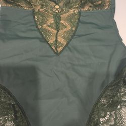 New green bathing suits med w lace
