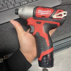 Milwaukee M12 2-tool combo kit