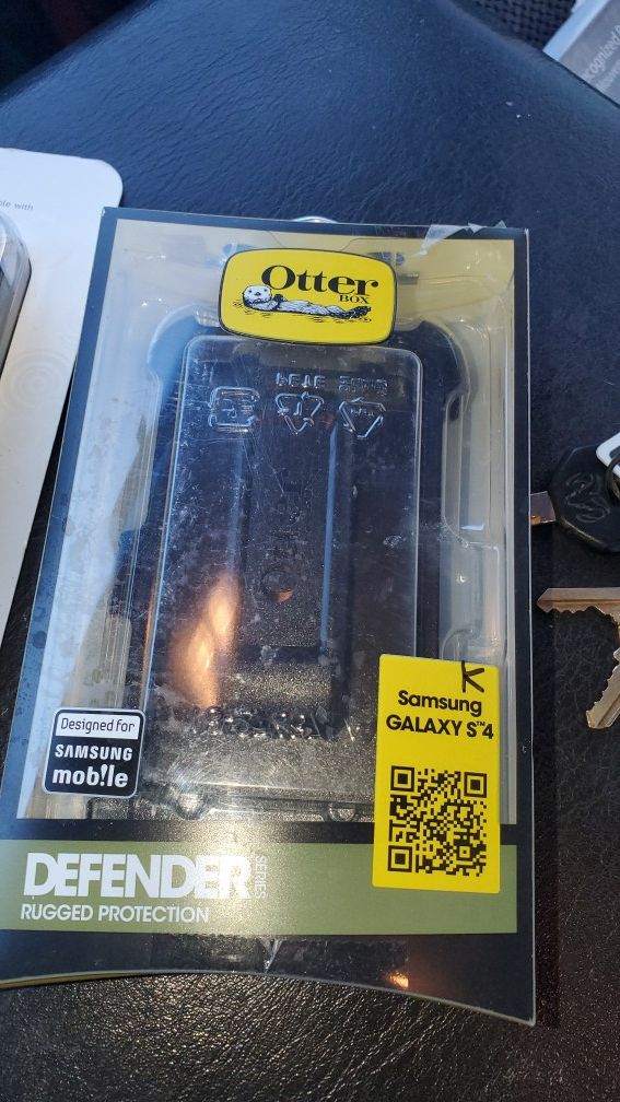 Galaxy S4 and iPhone 4 otterbox case