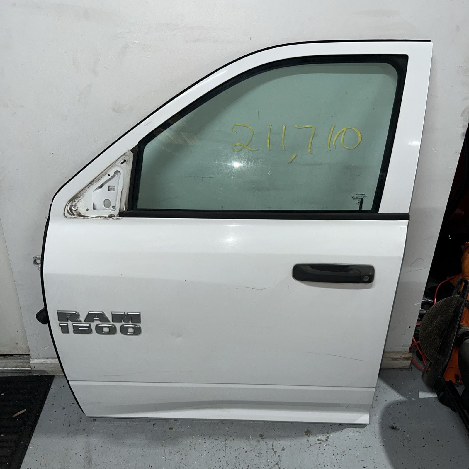 2009 2018 DODGE RAM 1500 LEFT SIDE FRONT DOOR OEM QUAD CAB #251136