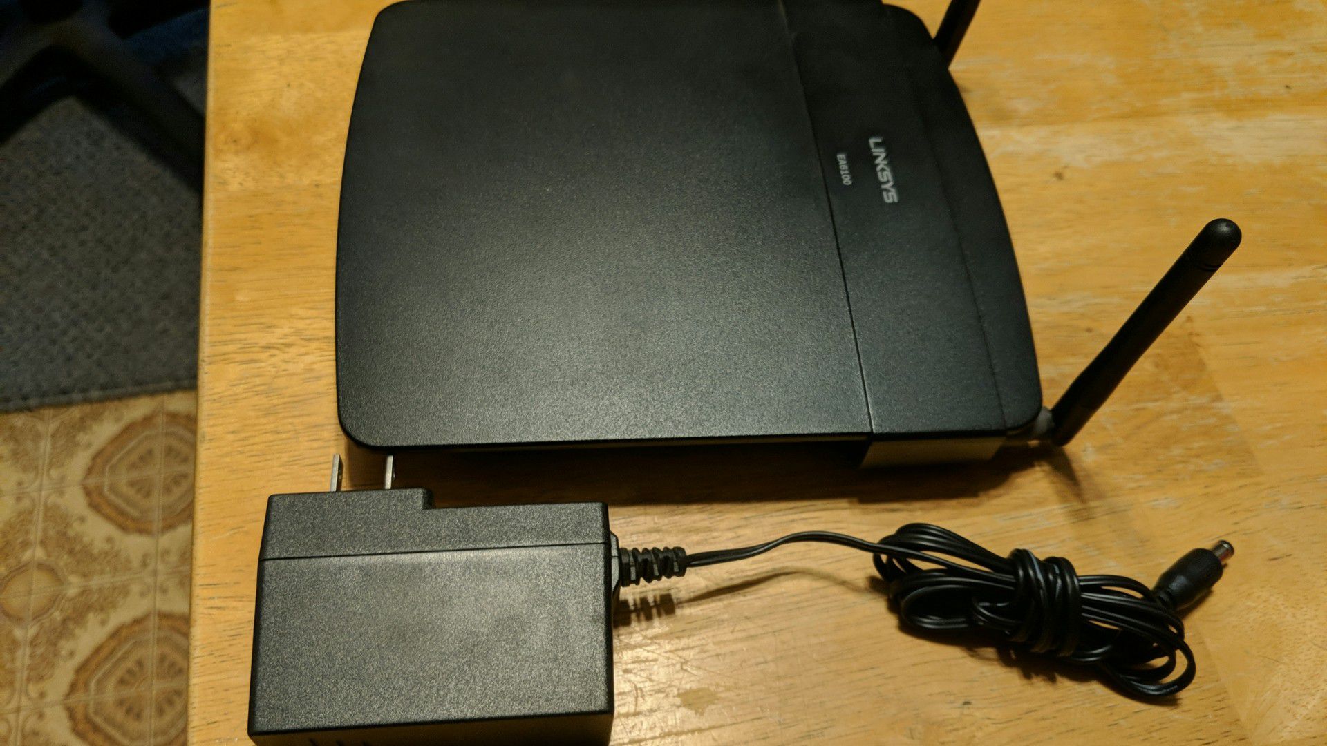 Linksys EA6100 router
