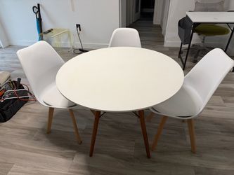 Round table with 4 chairs