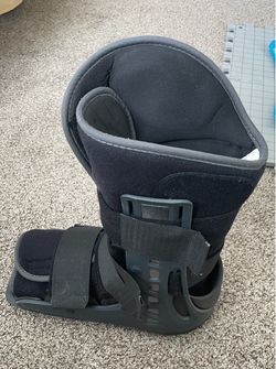 Surgical boot - size medium