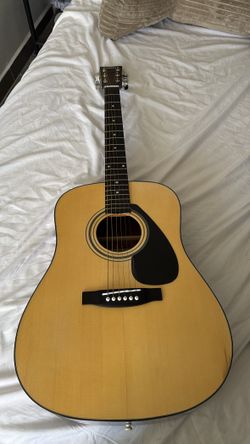 Acoustic Guitar Yamaha