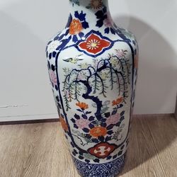 Japanese Imari porcelain vase