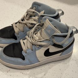 Jordan 1 - Size 2y