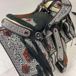 Montura charra bordada con cantinas Cuadradas