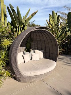 Round Wicker Daybed