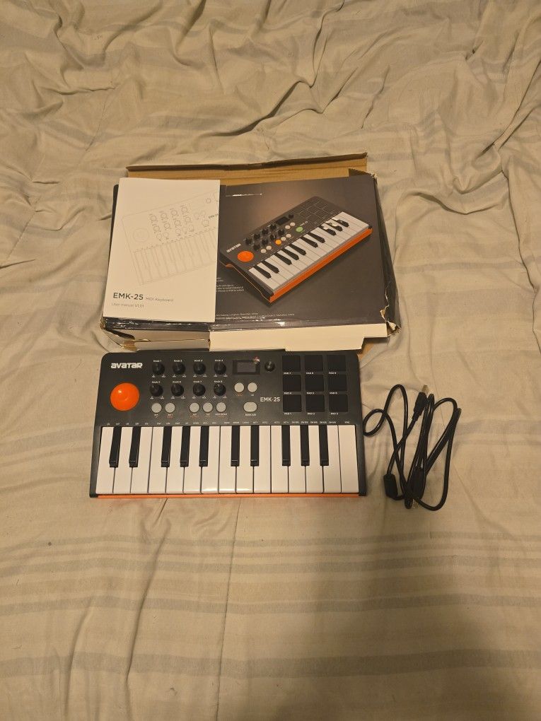 Avatar EMK-25 MIDI keyboard