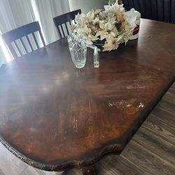 Family dining table with expansions seats up to 10 people