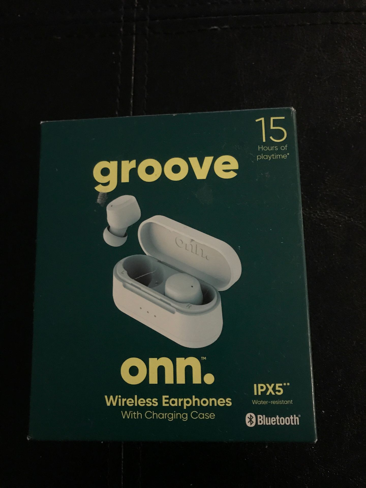 Groove onn. Wireless earphones with charging case