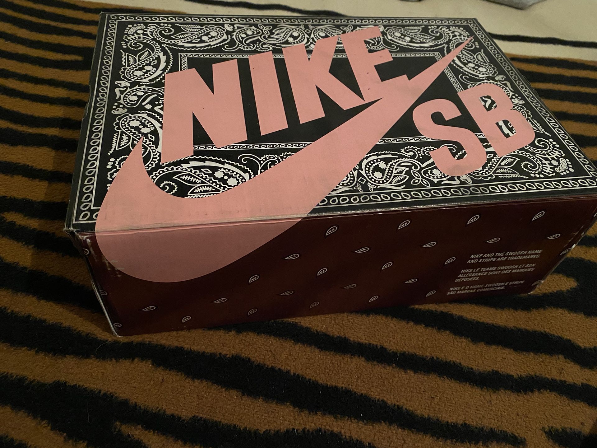 Nike SB Travis scott dunks bandanas
