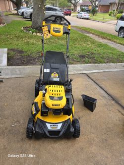 Dewalt 196cc Mower Like New $380 Price FIRM/ SEMINUEVA PRECIO FIRME $380