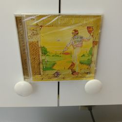 NEW SEALED ELT0N JOHN'S "YELL0W BRICK R0AD"  CD