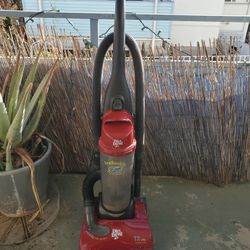 Dirt Devil Featherlite Bagless Upright