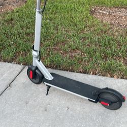 Caroma electric scooter 15mph range 15.5 miles