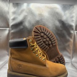 Beige timberland boot