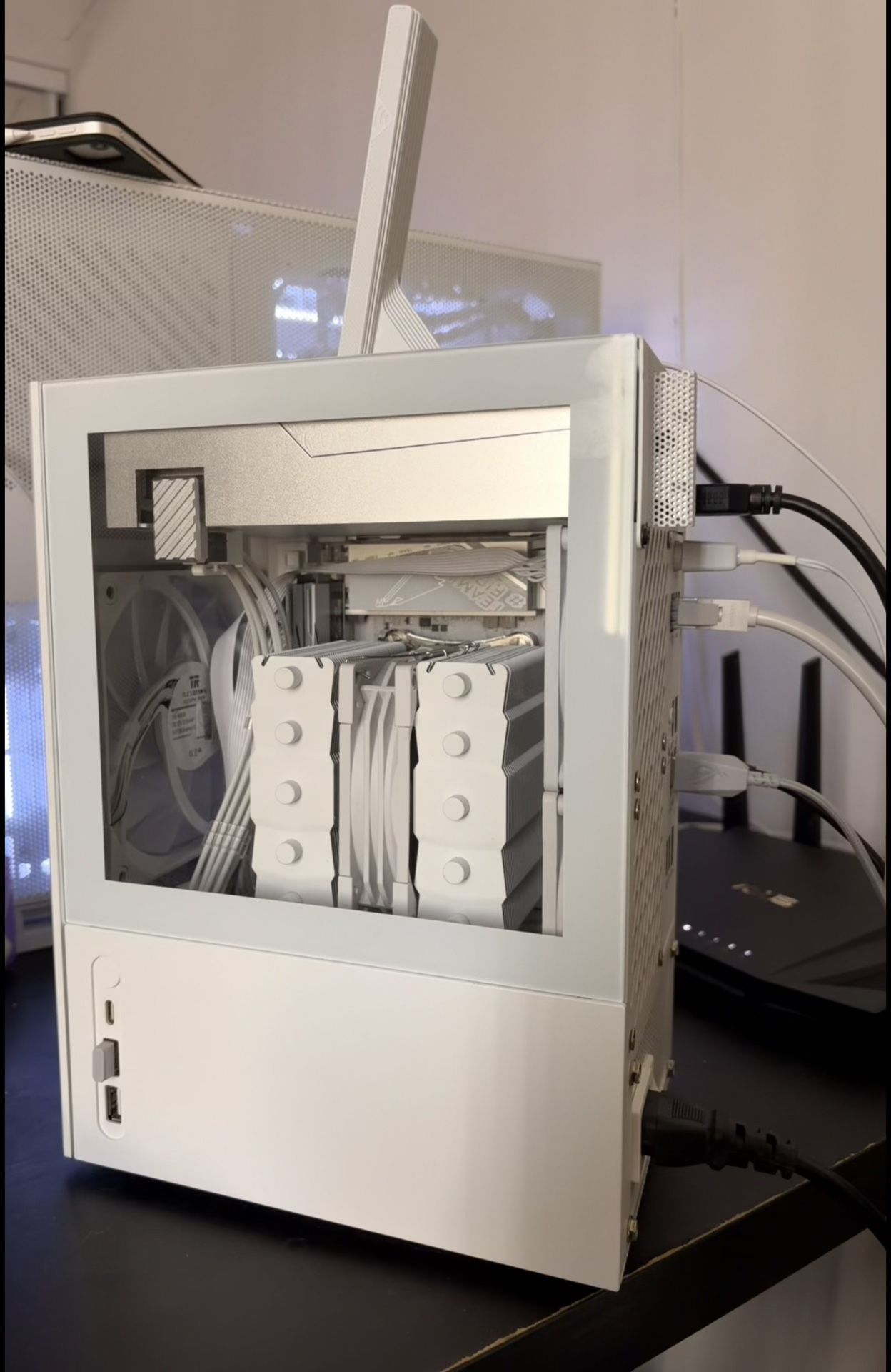 White SFF PC (9800X3D & RTX 4070)