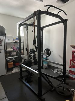 Gym weight rack with plates