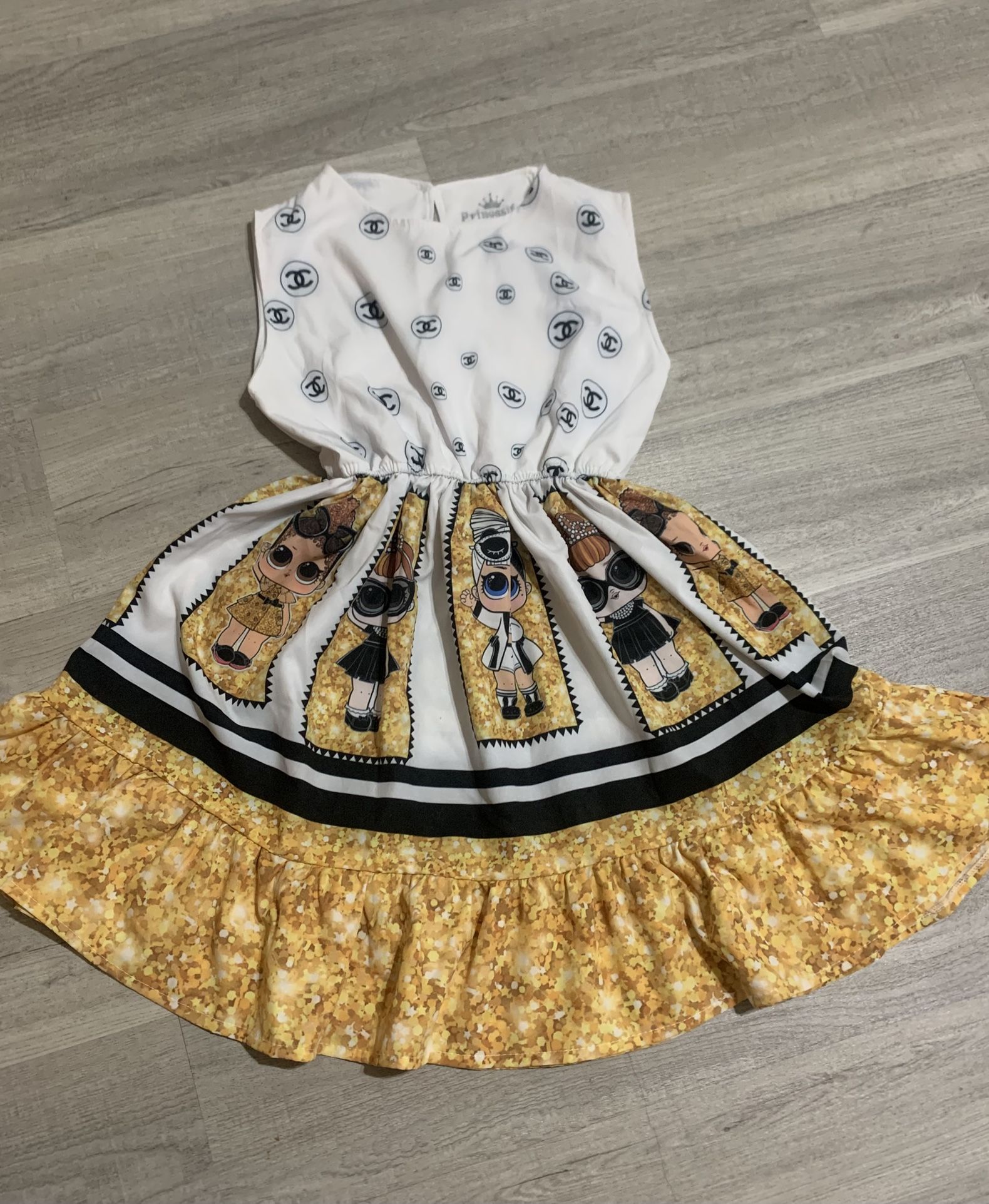 Girl's dress in size M