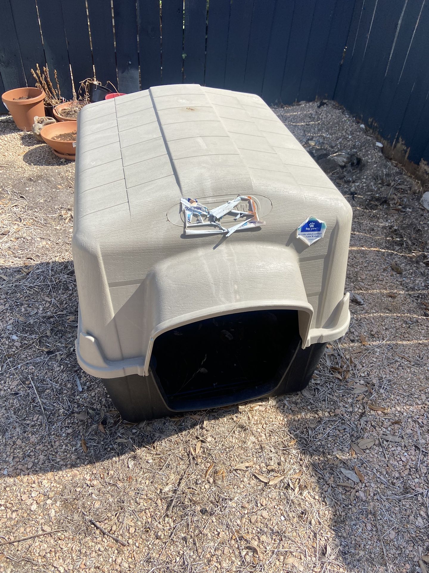 Top paw outdoor Doghouse