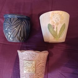 Ceramic Beautiful Design  Each Piece  $5.00 