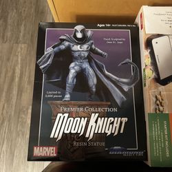 Moon Knight Statue 