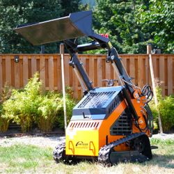 New Mini Skid Steet w/44” Bucket 24hp| Auxiliary hydraulic