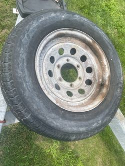 TRAILER WHEEL FOR SALE 🚨 Galvanized spoke trailer wheel with 6-on-5.5” bolt pattern. ⚓ Heavy-duty 2,860 lb load capacity 🔩 6-lug / 5.5” bolt patte