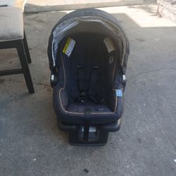 Graco Snugride 35 Lite DLX Carseat