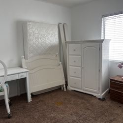 Solid Wood Bedroom Set With Armoire