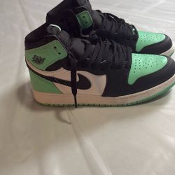 Retro 1s Size 7 Boys Black White & Green