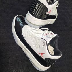 Nike Jordan Max Aura 2 White Gym Red Black Shoes 