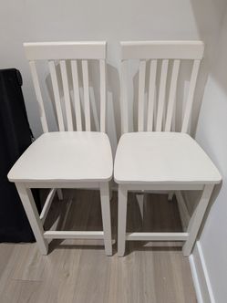 Set of 2 White High Chair / Bar Chairs
