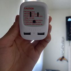 travel adapter 