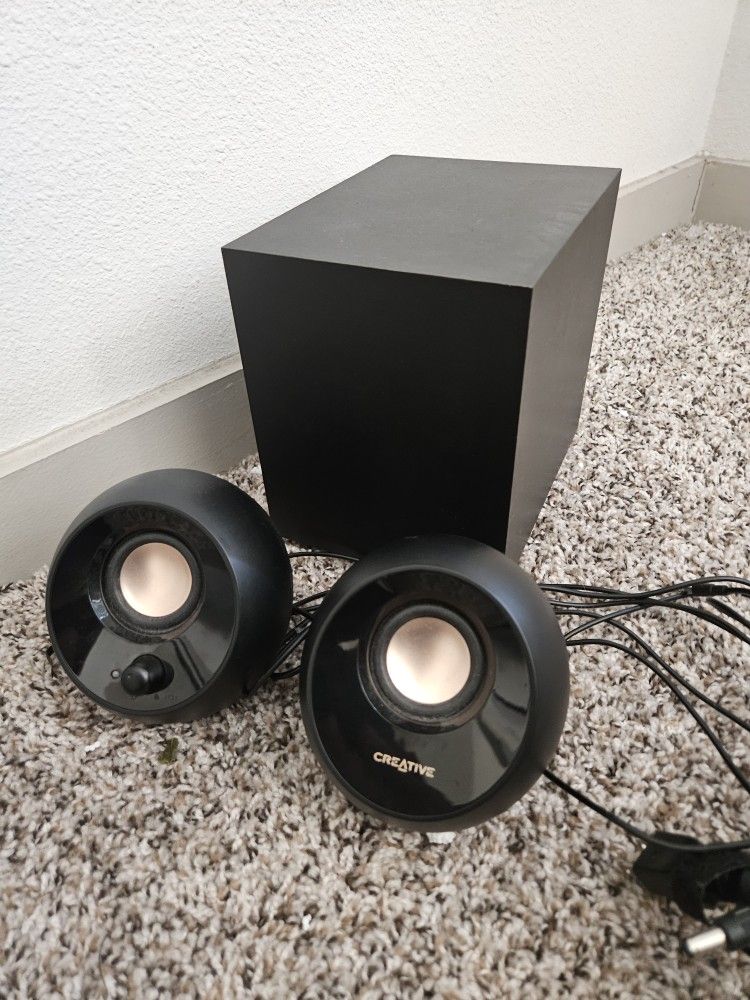 Creative Pebble Speaker System - 2 Speakers w/ Subwoofer 